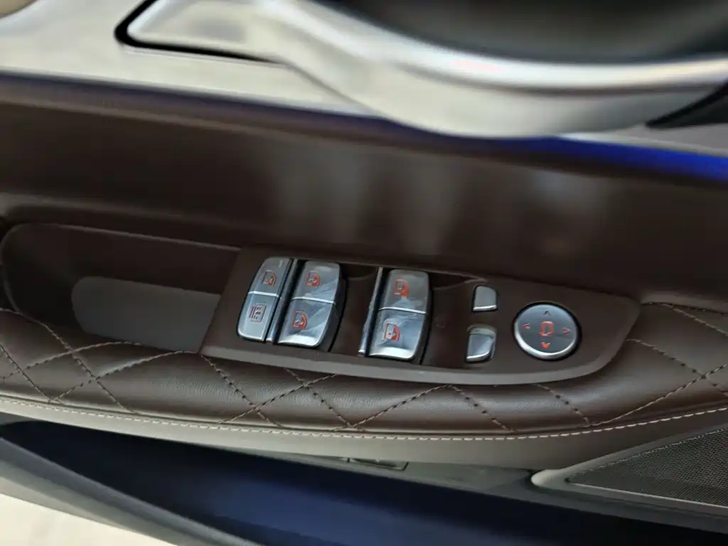 BMW 7 Series — фото 17