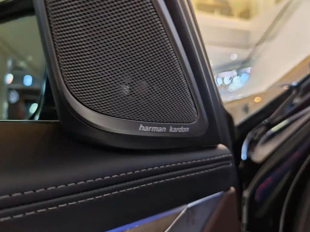 BMW 7 Series — фото 19