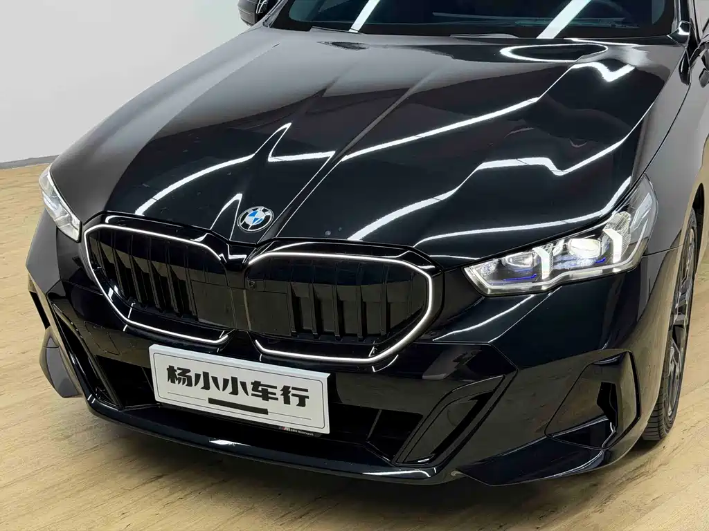 BMW 5 Series — фото 4