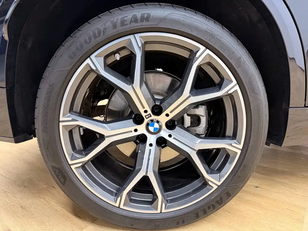 BMW X5 — фото 28