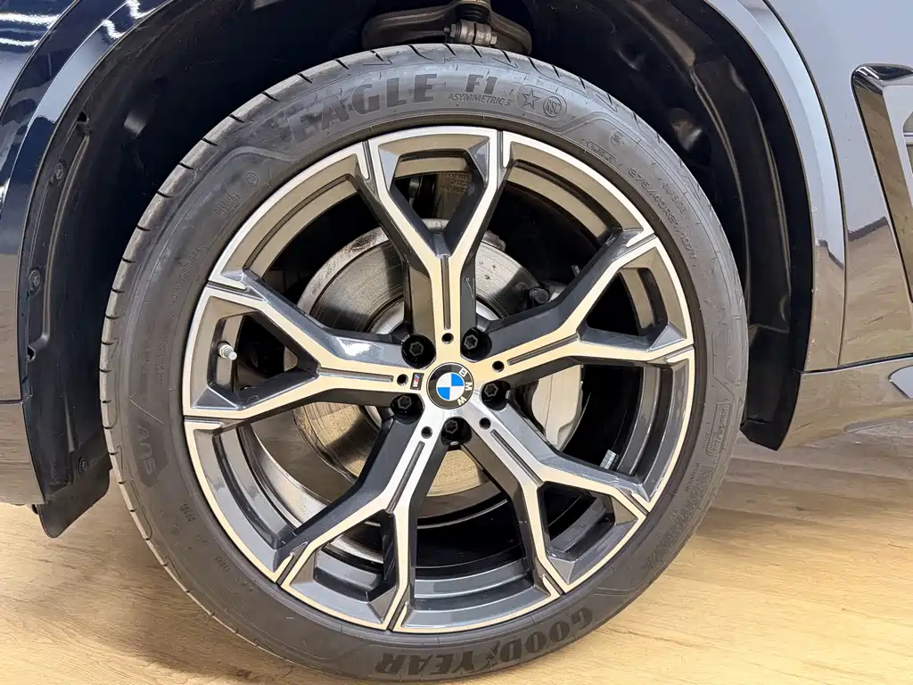 BMW X5 — фото 10