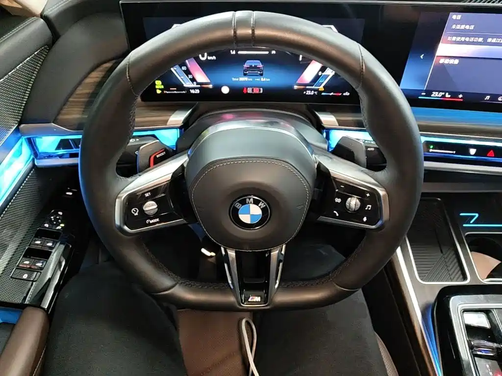 BMW 7 Series — фото 14