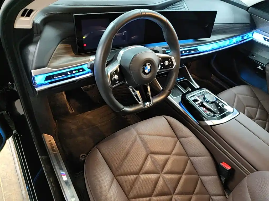 BMW 7 Series — фото 20