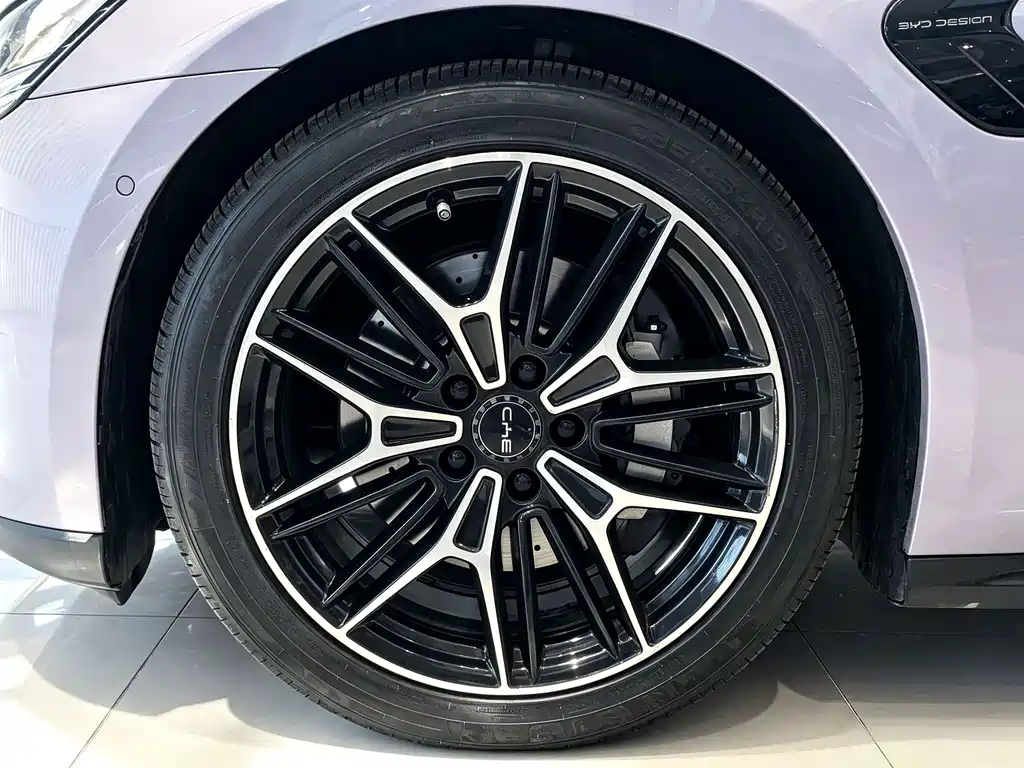BYD Seal — фото 12