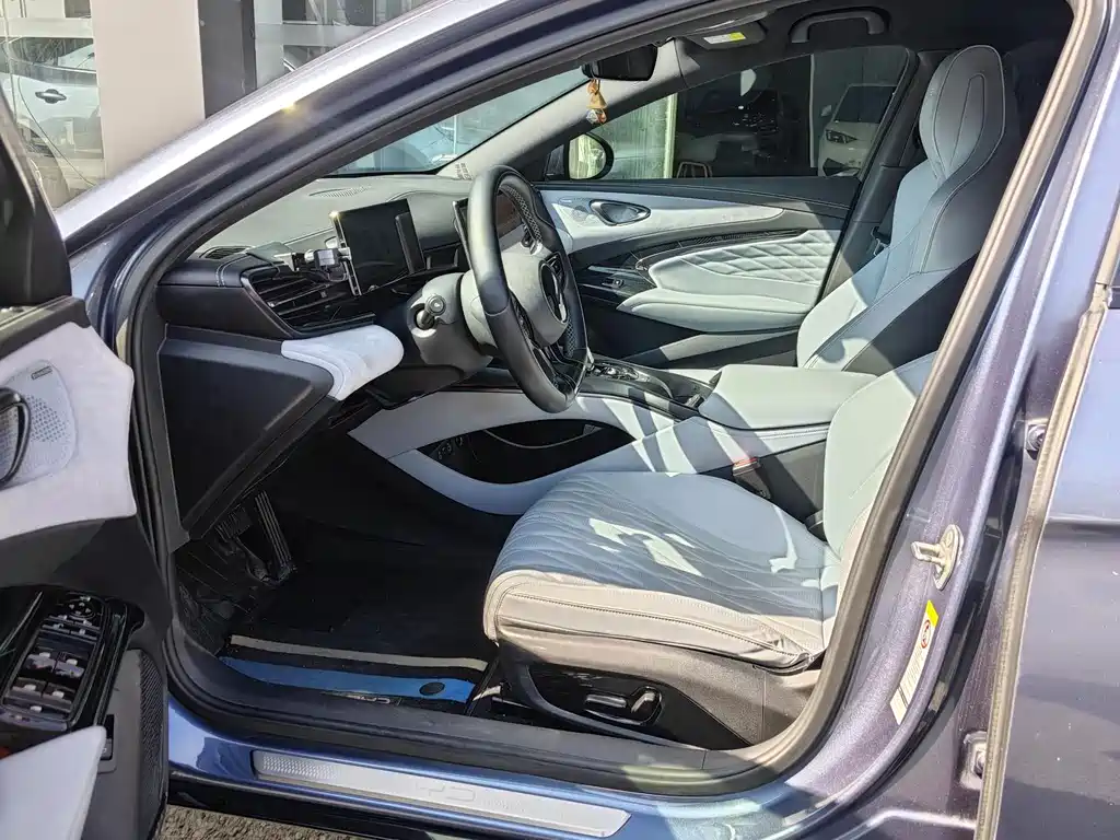 BYD Seal — фото 15