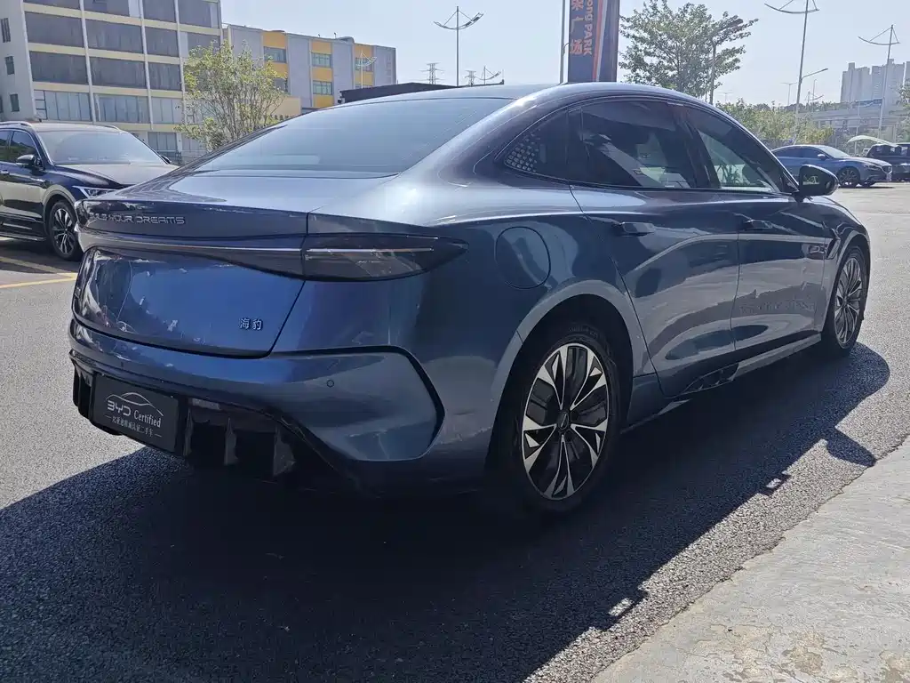 BYD Seal — фото 10