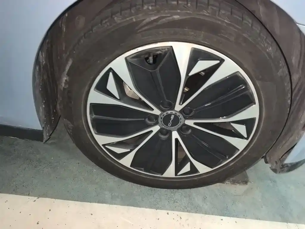 BYD Seal — фото 8