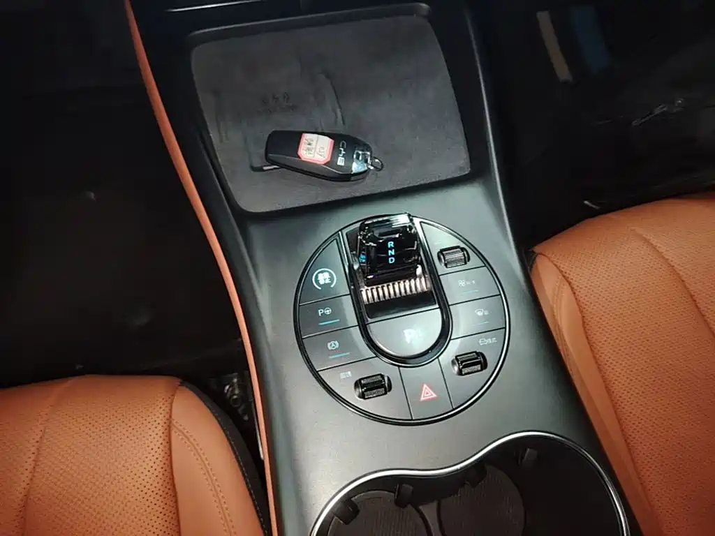 BYD Seal — фото 13