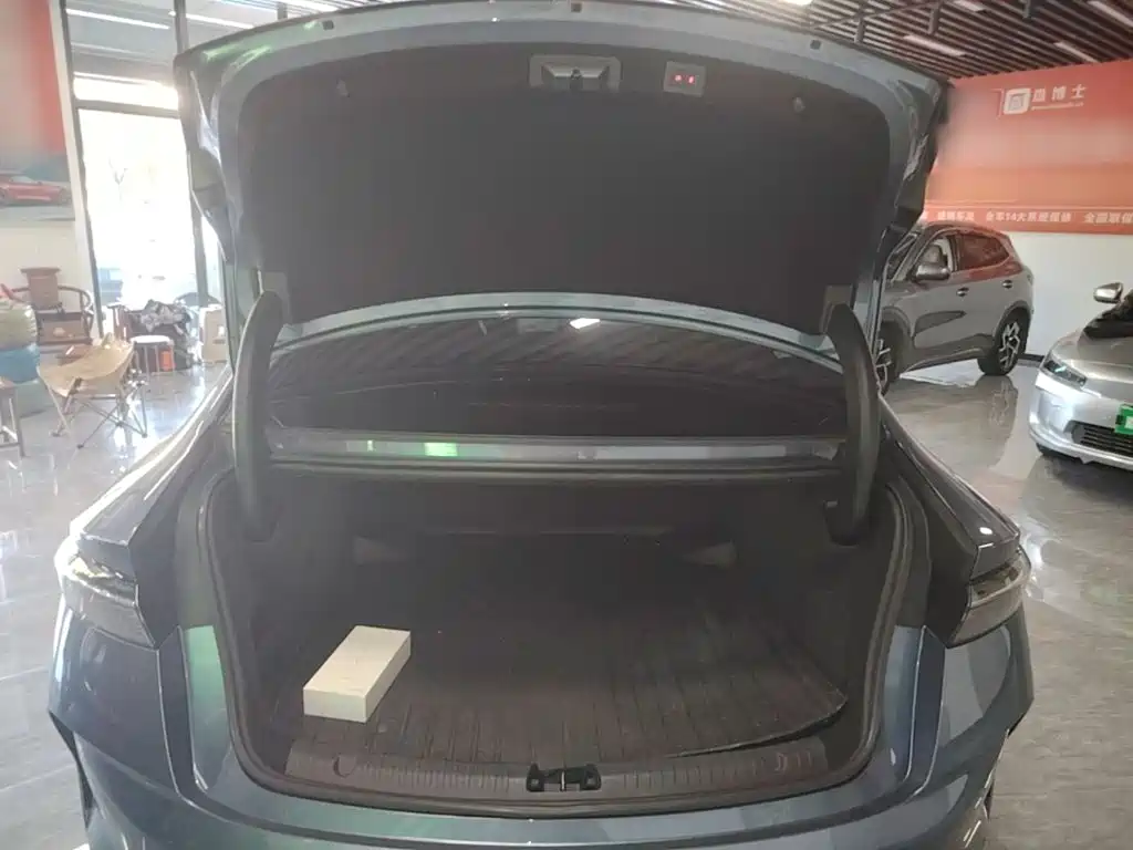 BYD Seal — фото 18