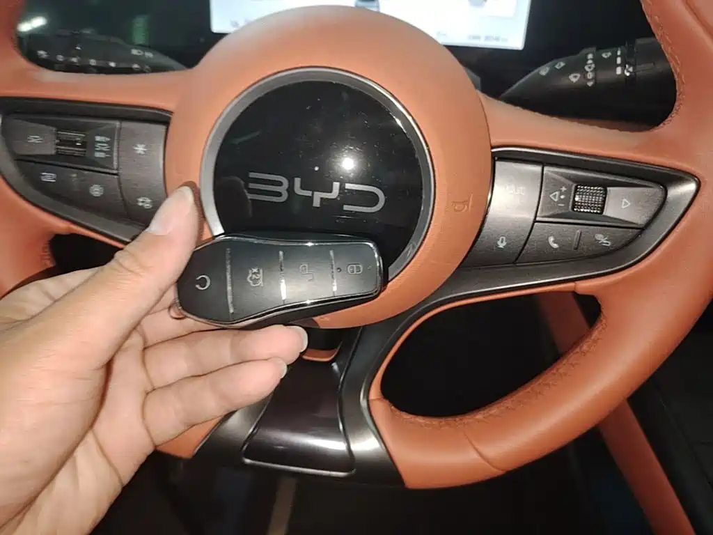 BYD Seal — фото 8