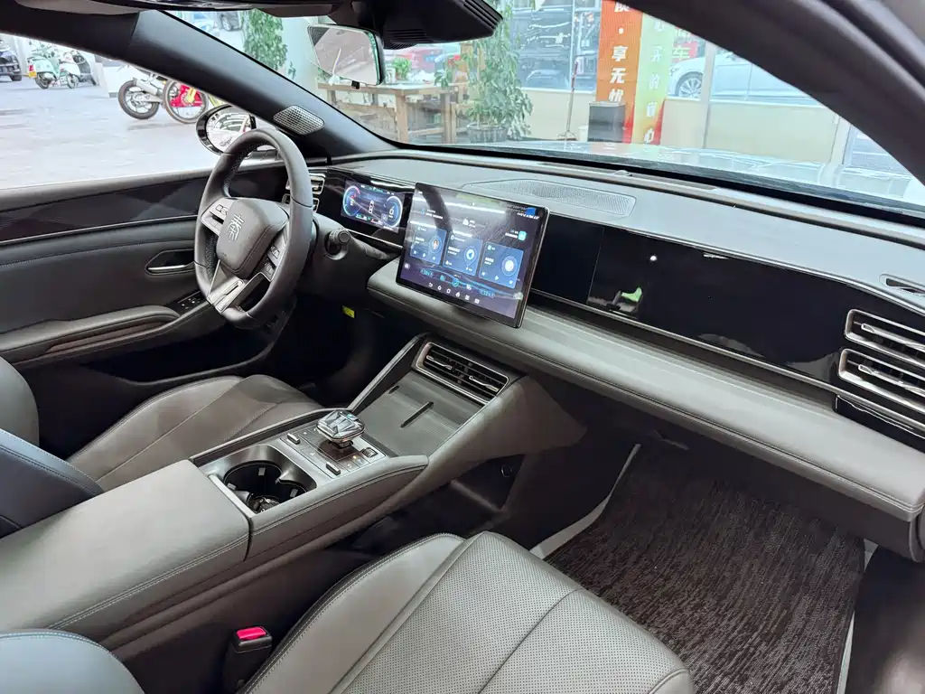 BYD Qin L — фото 18