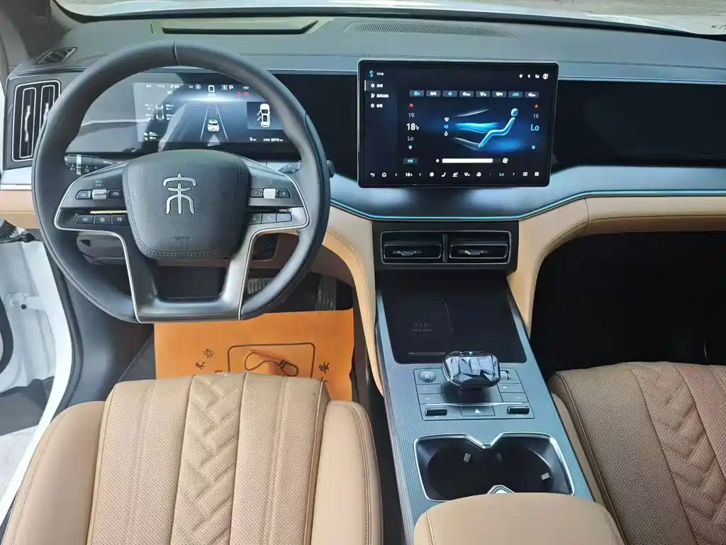 BYD L DM-i — фото 4