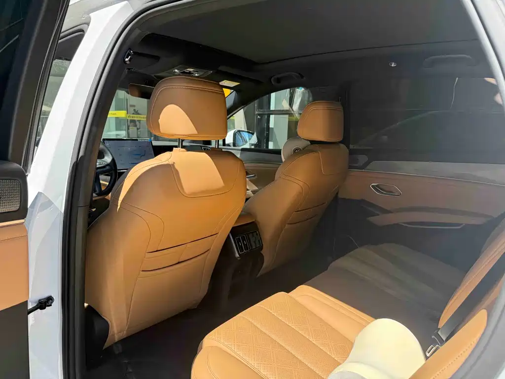 BYD L DM-i — фото 4