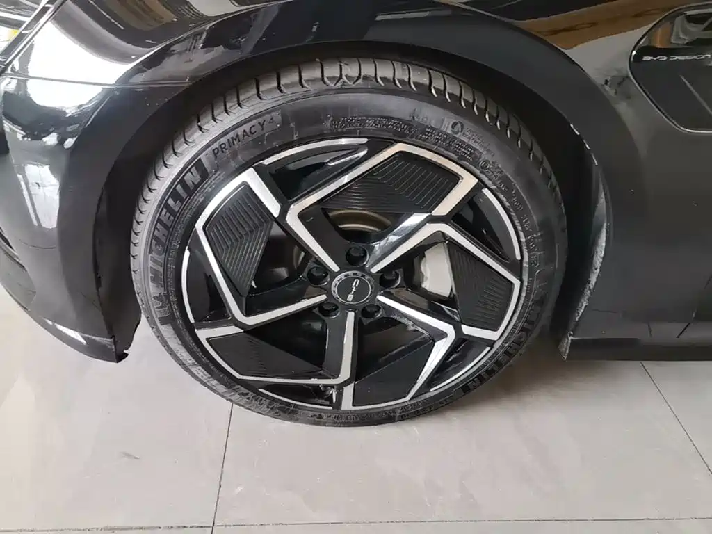 BYD Seal — фото 23