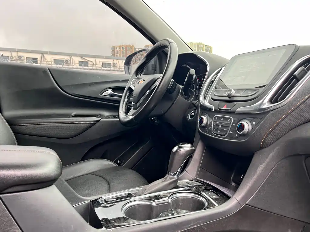 Chevrolet Equinox — фото 16