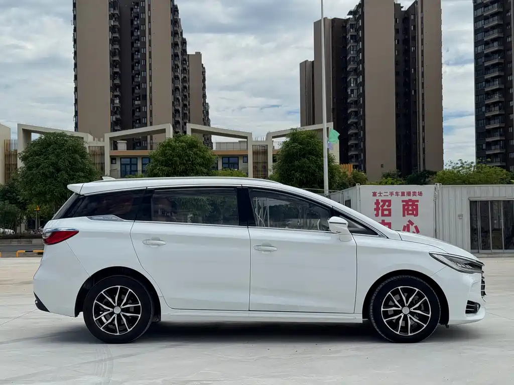 BYD MAX — фото 4