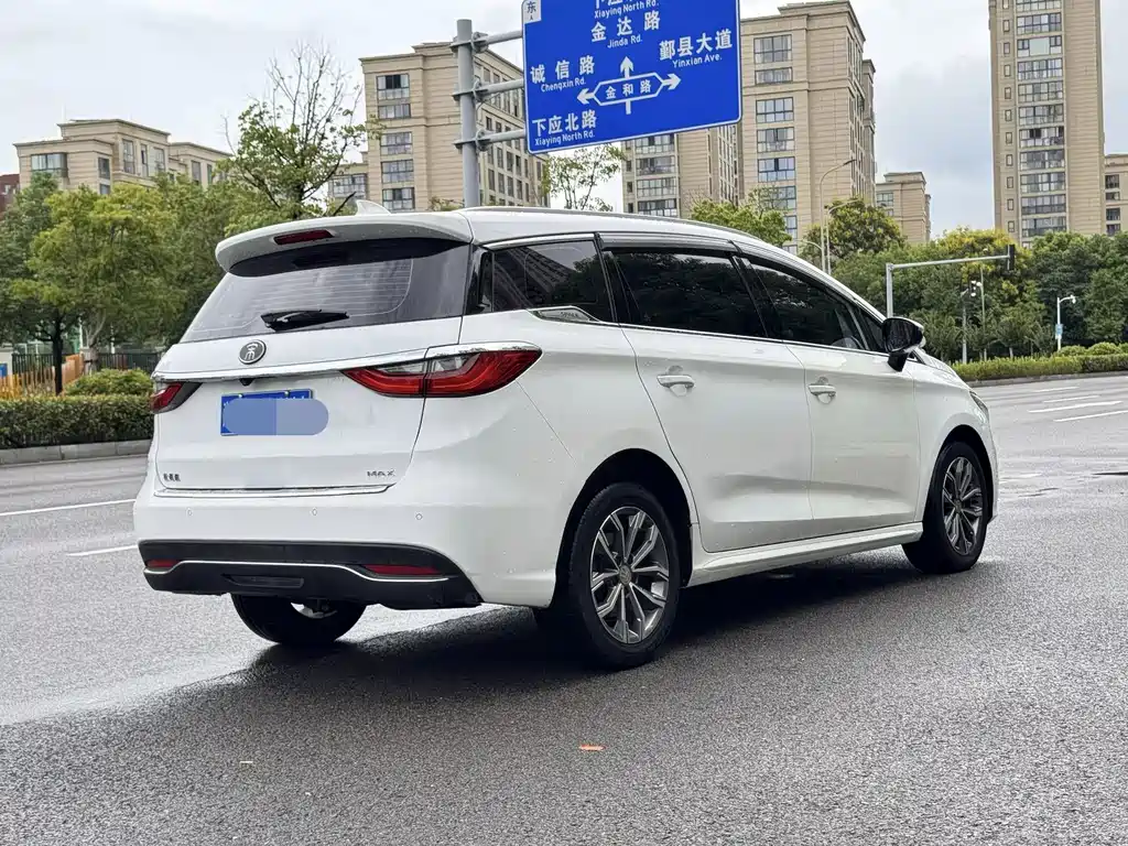 BYD MAX — фото 4