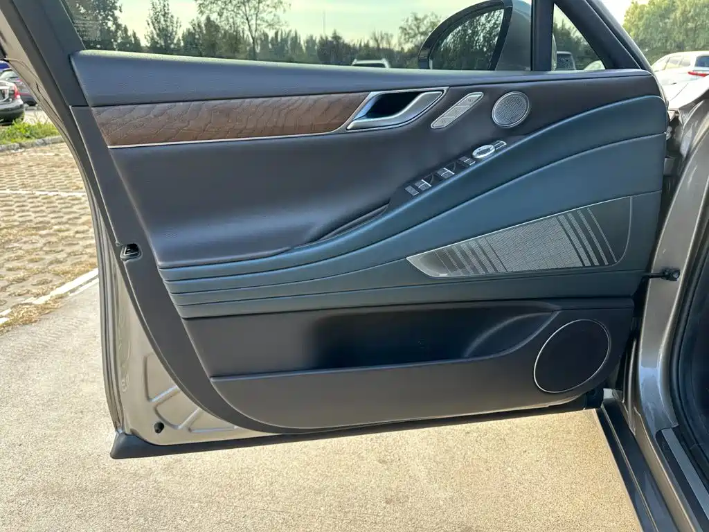 Genesis G80 — фото 14