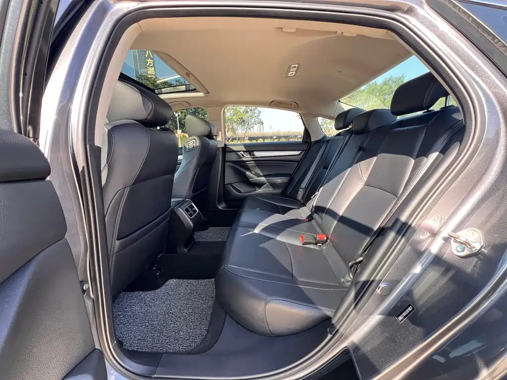 Honda Accord — фото 10