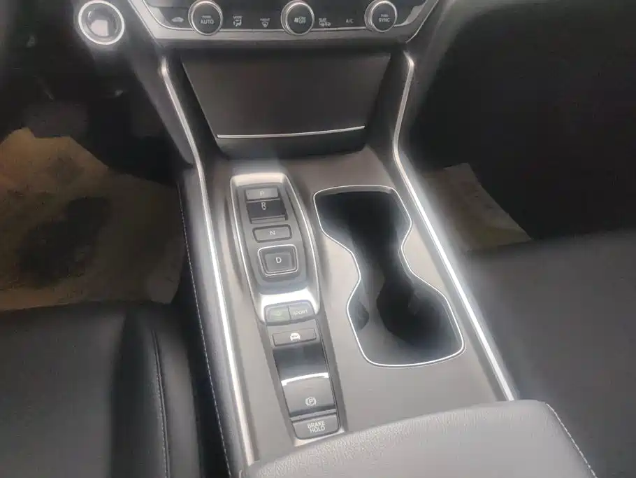 Honda Accord — фото 16