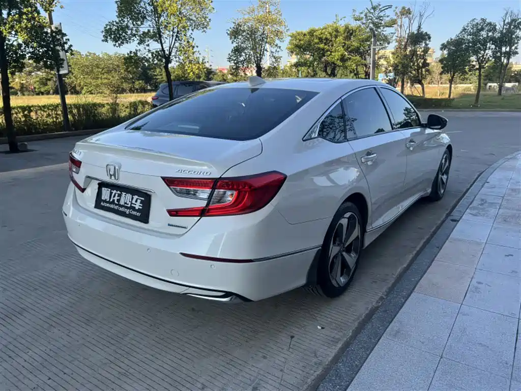 Honda Accord — фото 9