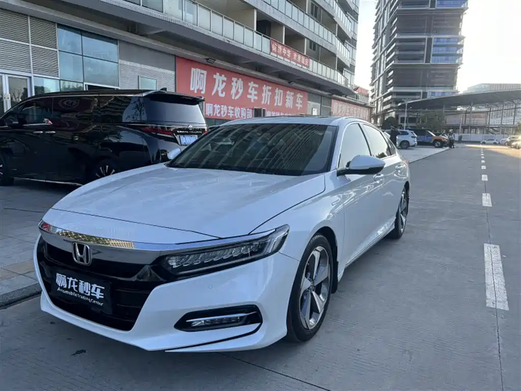 Honda Accord — фото 1