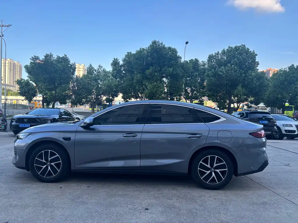 BYD Qin L — фото 9