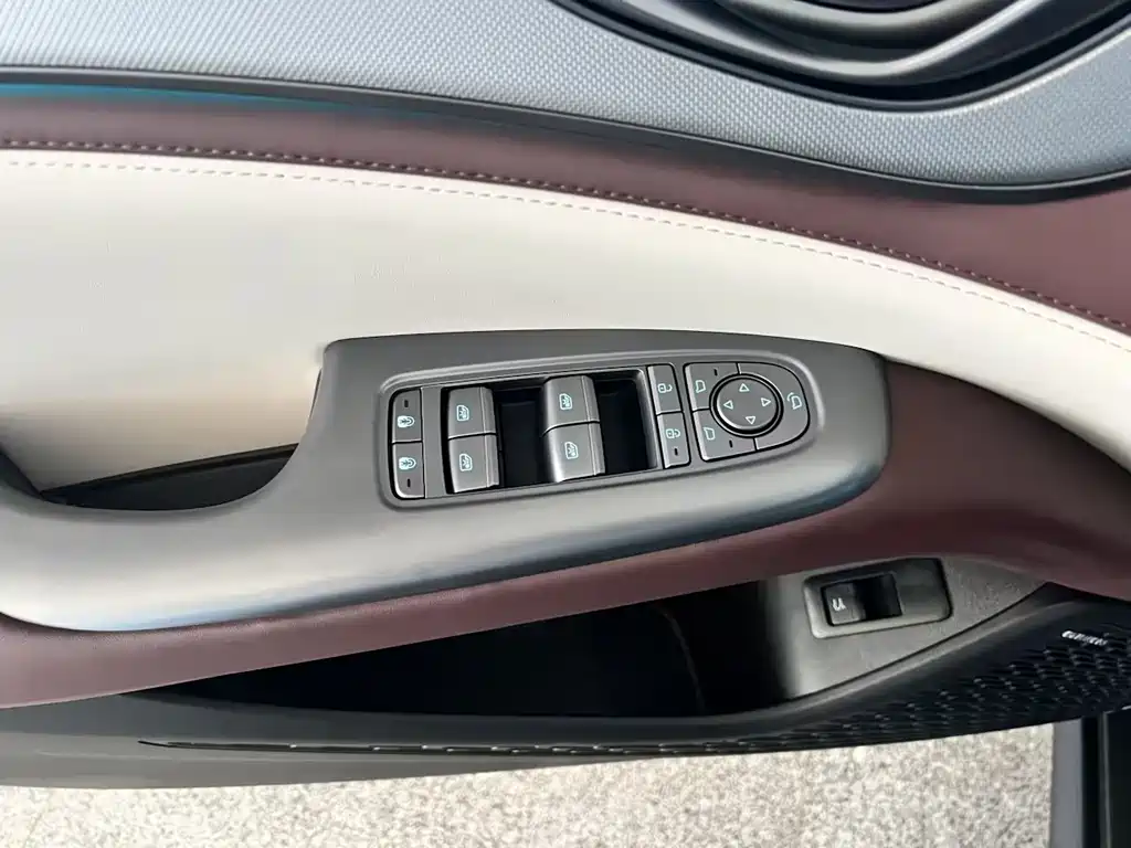 BYD Seal 07 DM-i — фото 26