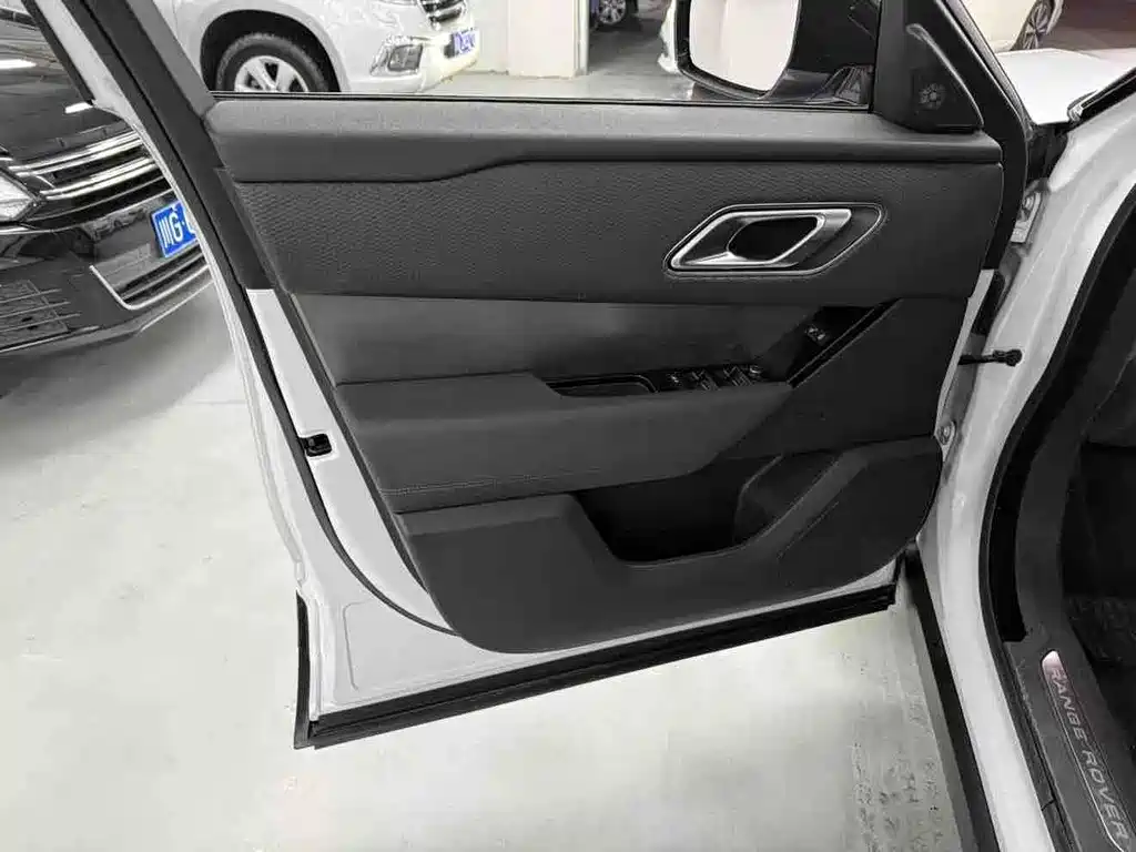 Land Rover Velar — фото 10