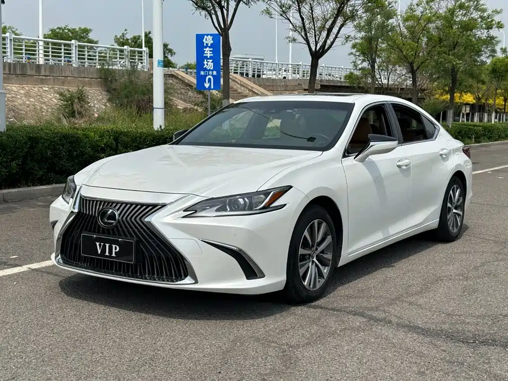 Lexus ES — фото 1