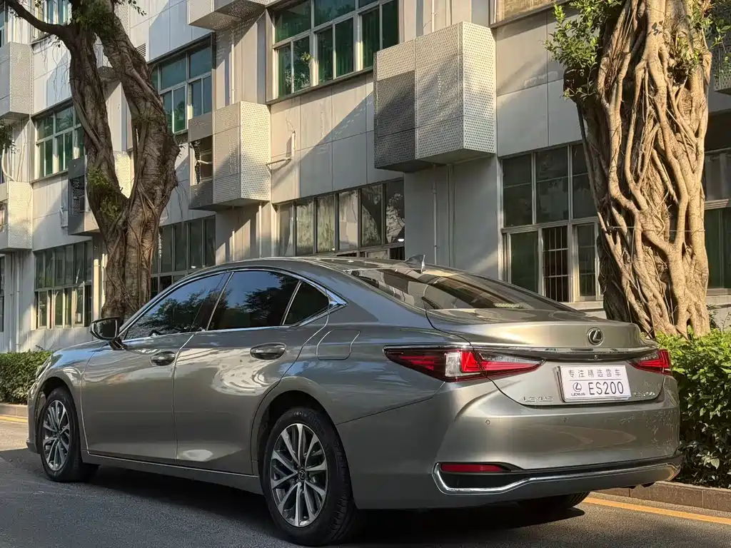 Lexus ES — фото 8