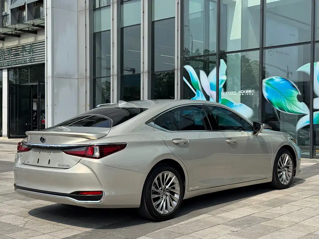 Lexus ES — фото 5