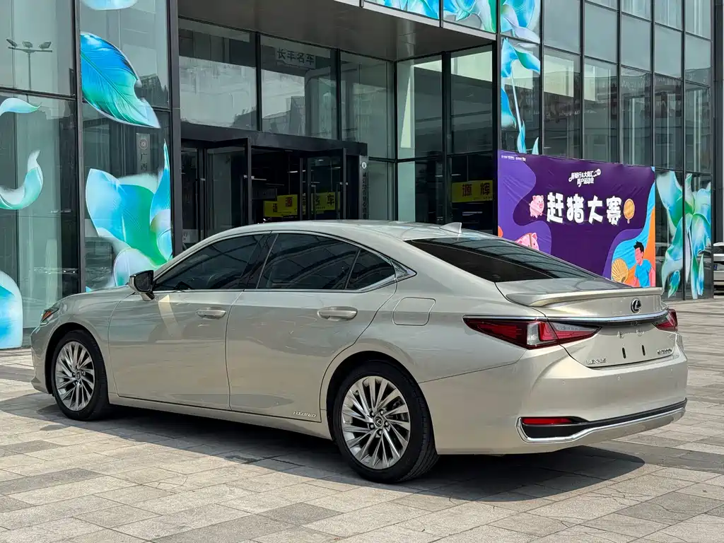 Lexus ES — фото 8