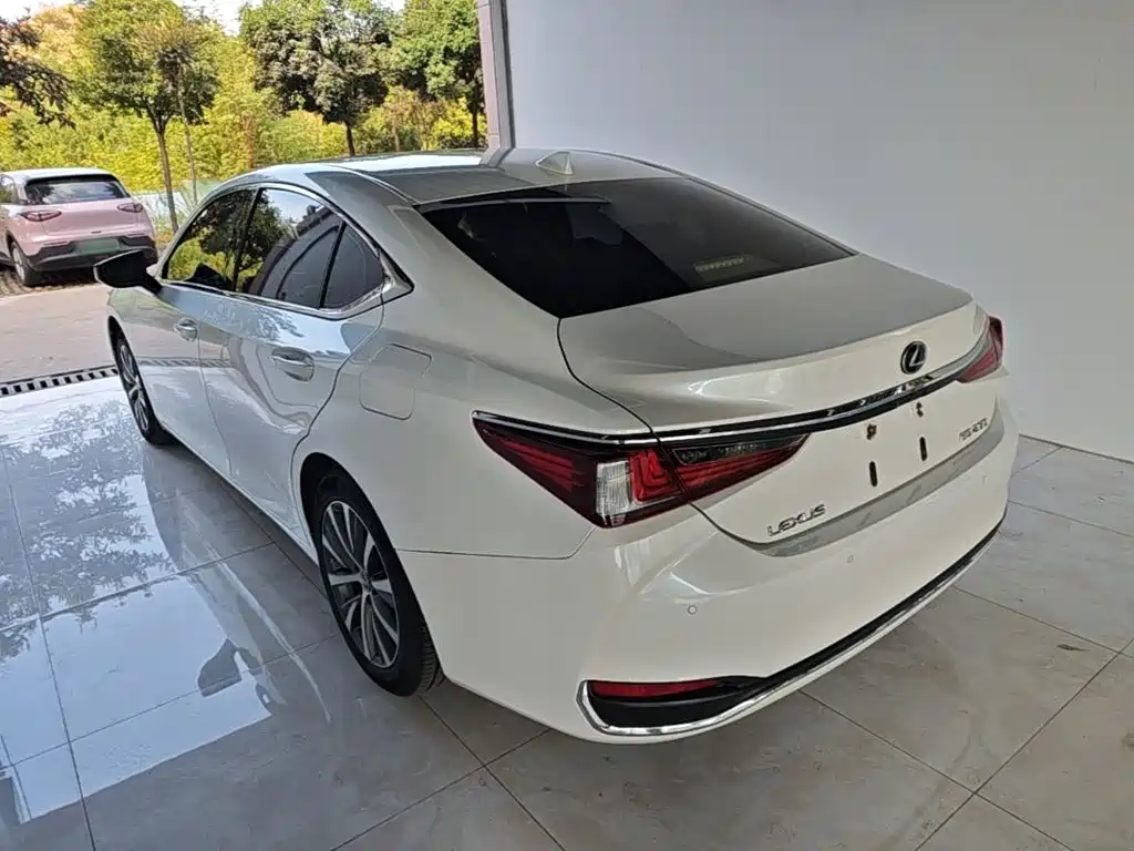 Lexus ES — фото 4