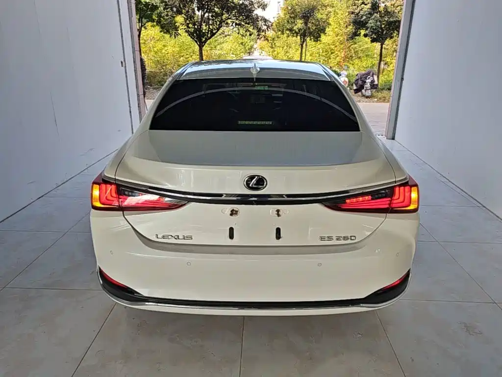 Lexus ES — фото 5
