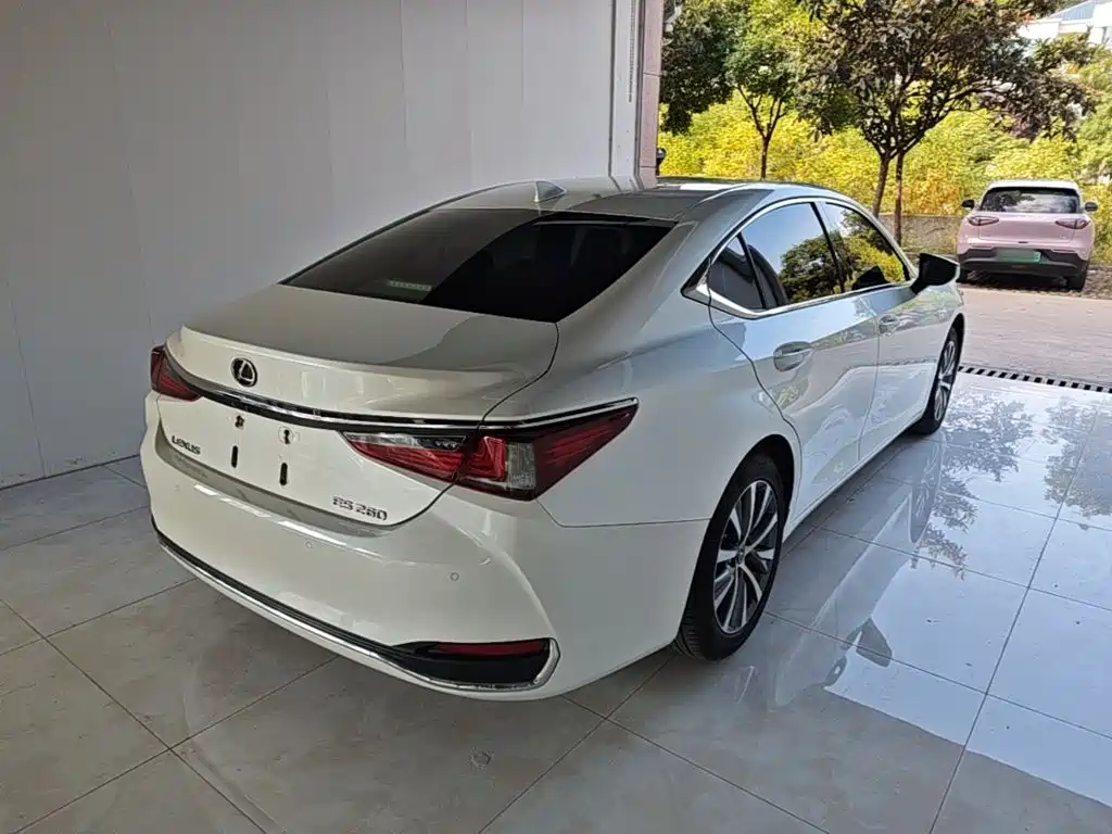 Lexus ES — фото 6