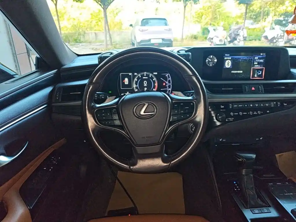Lexus ES — фото 10