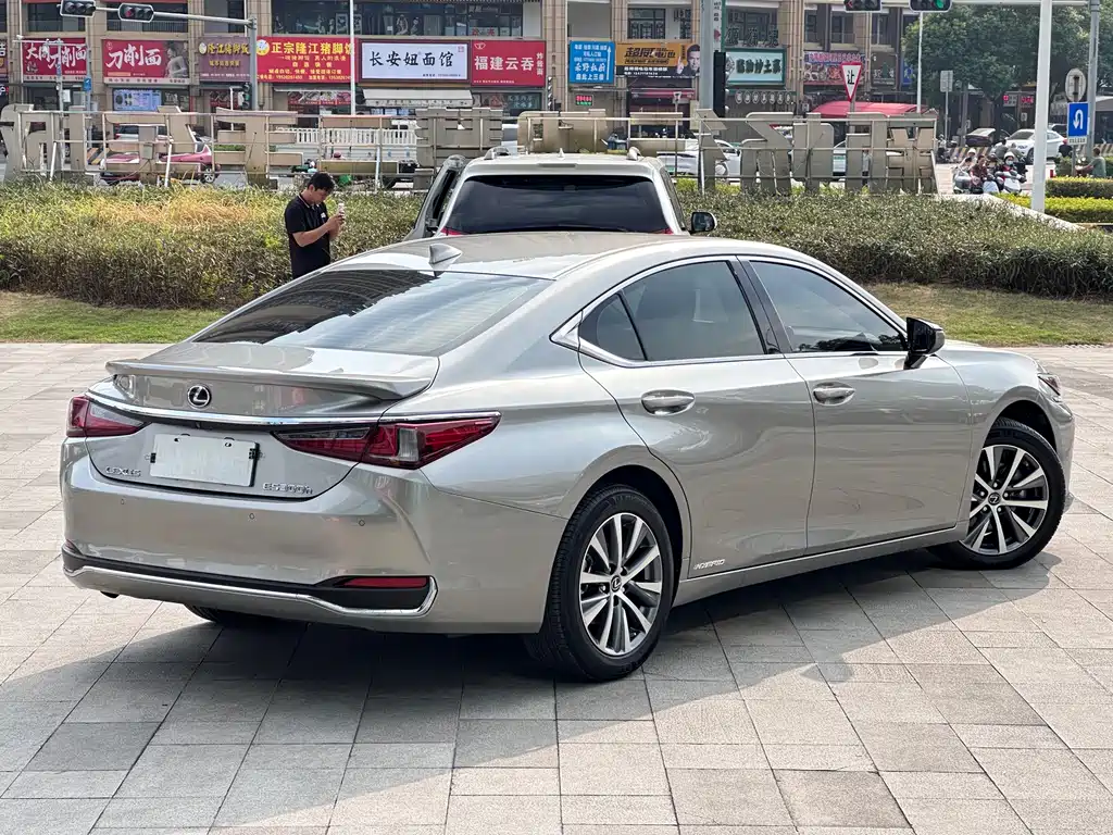 Lexus ES — фото 4