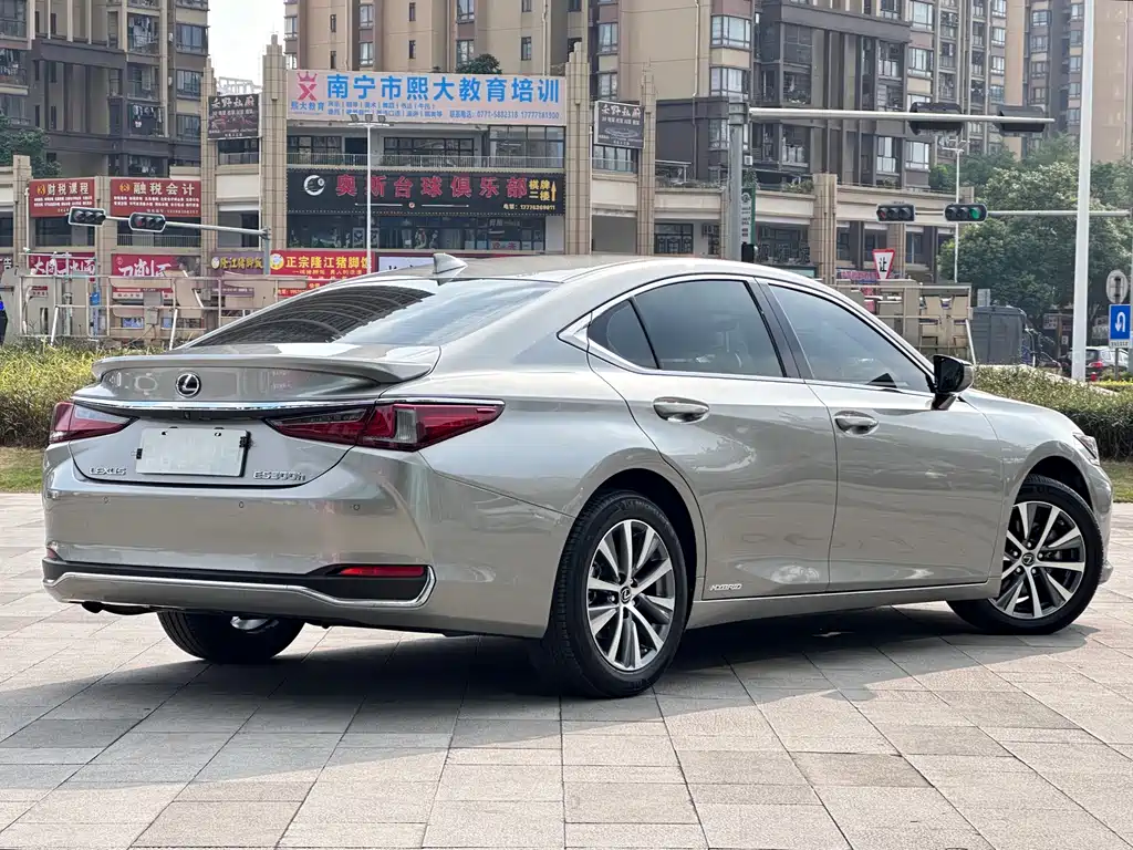 Lexus ES — фото 5