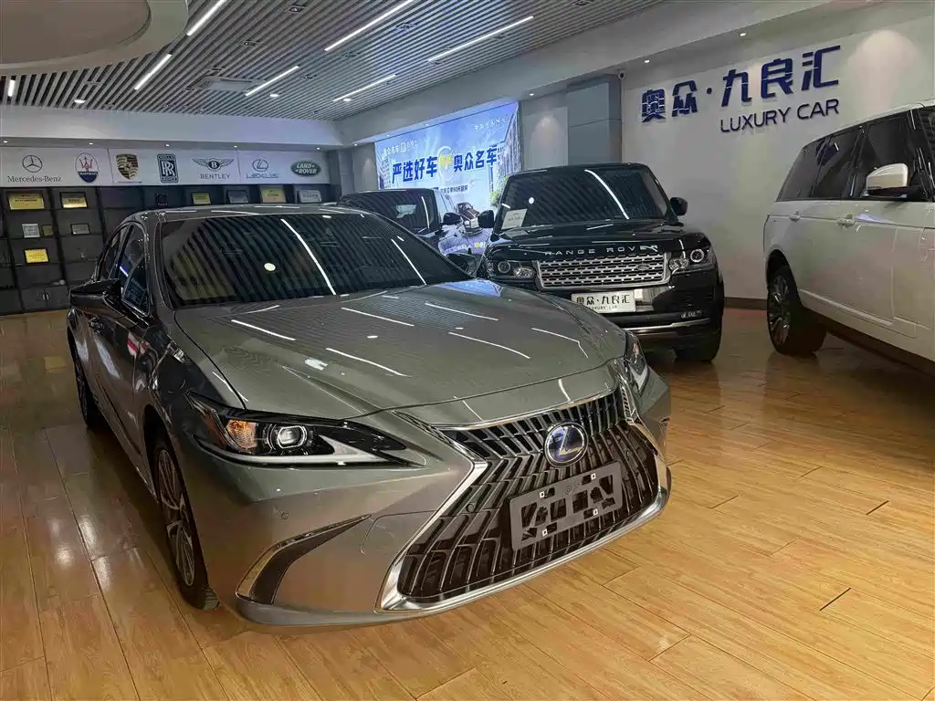 Lexus ES — фото 1