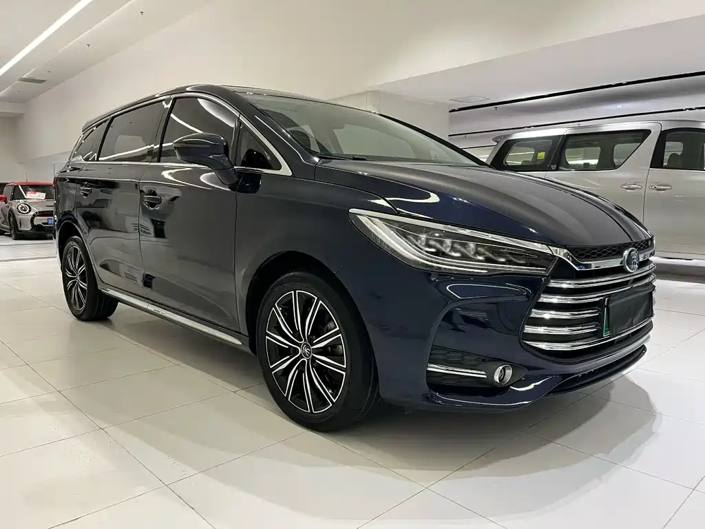 BYD MAX New Energy — фото 3