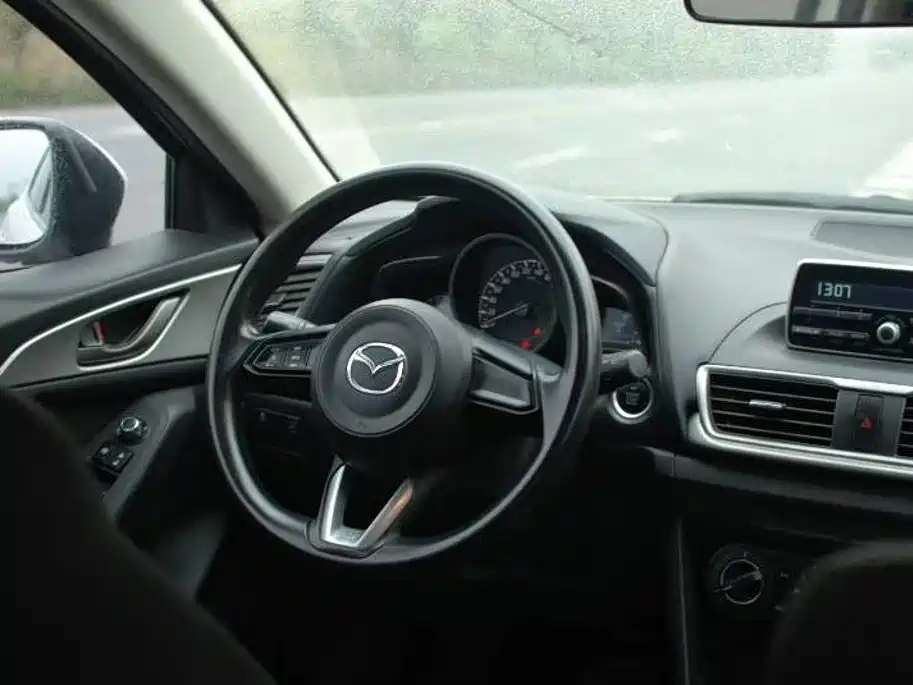 Mazda 3 Axela — фото 3