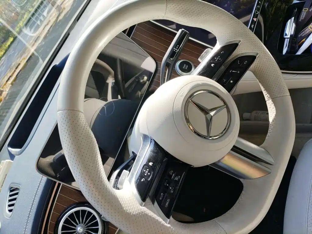 Mercedes-Benz EQE SUV — фото 11