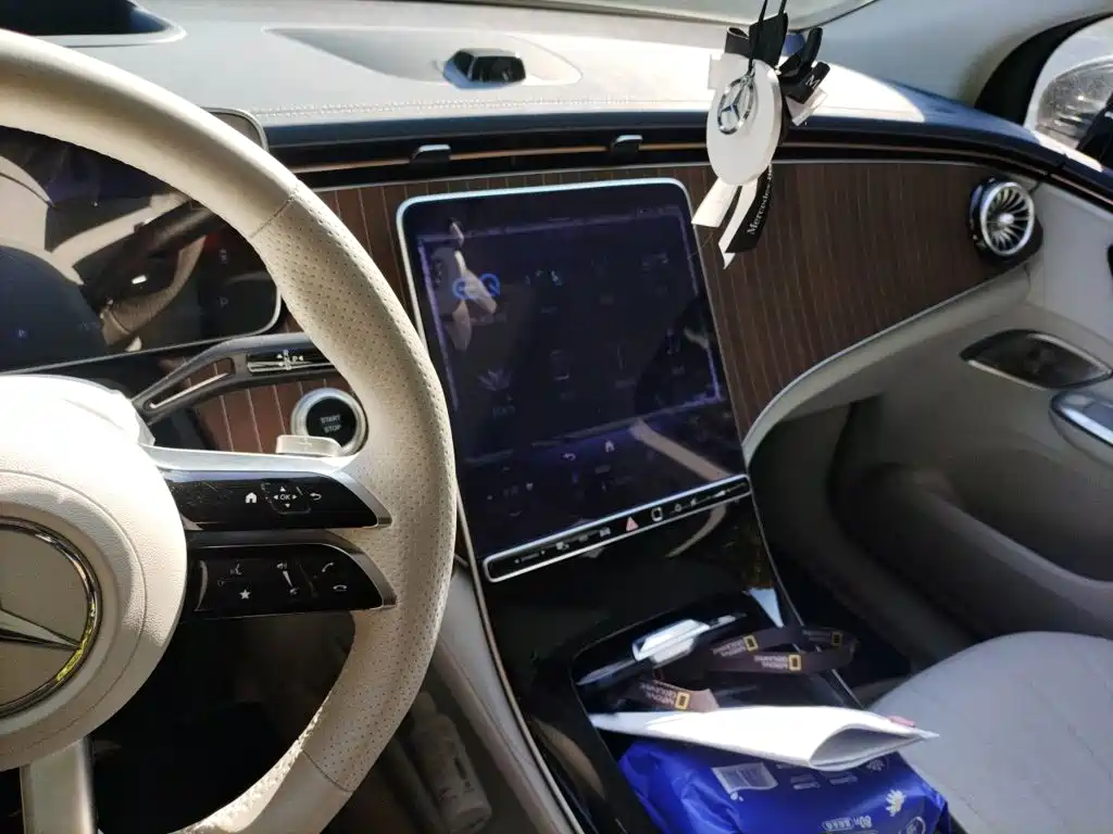 Mercedes-Benz EQE SUV — фото 14