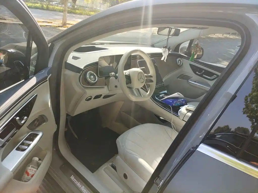 Mercedes-Benz EQE SUV — фото 17
