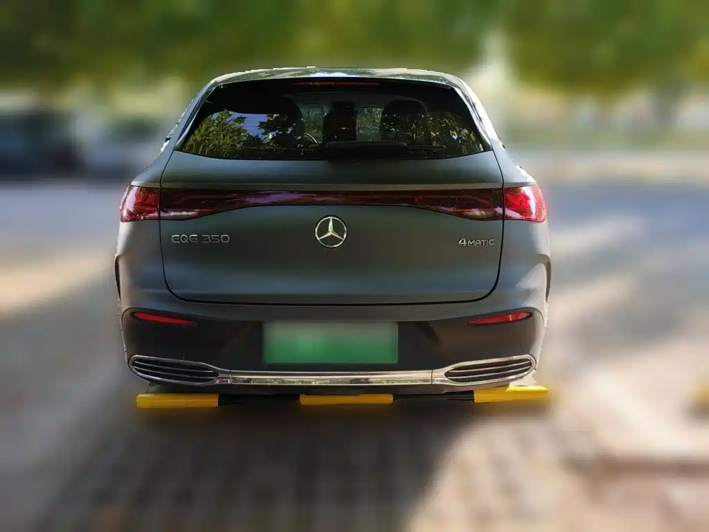 Mercedes-Benz EQE SUV — фото 5