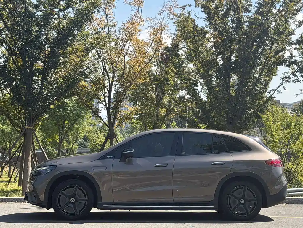 Mercedes-Benz EQE SUV — фото 2