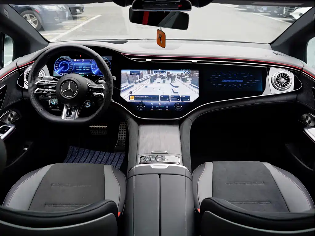 Mercedes-Benz EQE AMG — фото 17