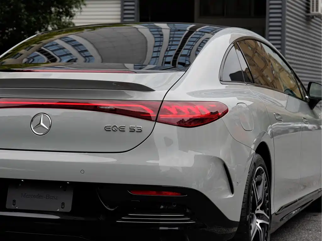 Mercedes-Benz EQE AMG — фото 6