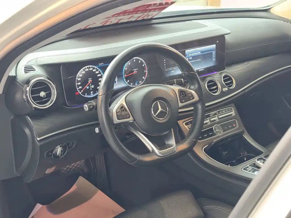 Mercedes-Benz E-Class — фото 14